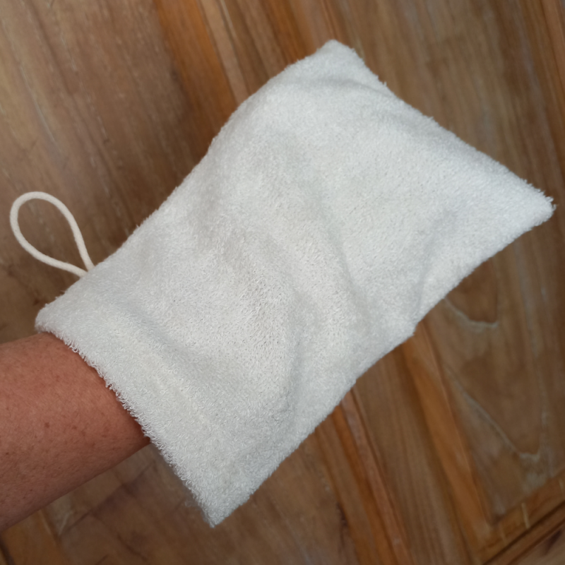 2 gants de toilette écrus en éponge de bambou